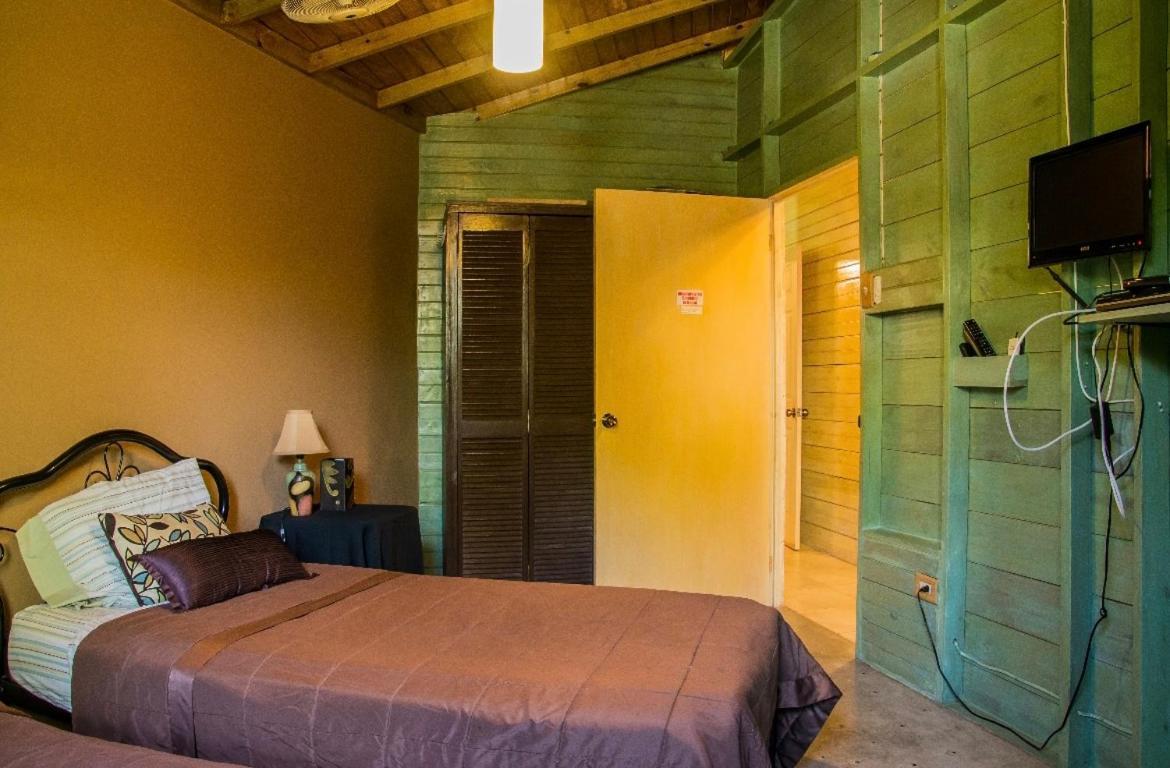 One32 Guest House 킹스톤 외부 사진